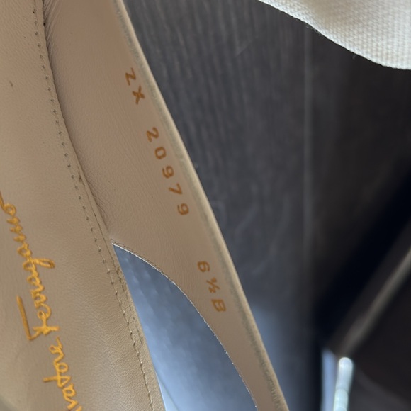 Salvatore Ferragamo Heels
SOLD - Picture 3 of 4